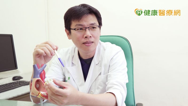 愛唱歌阿伯上樓就喘,置換人工瓣膜重拾麥克風