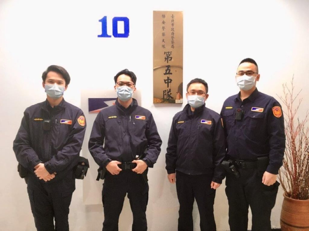 (左)起警員于宜民、林子喬、小隊長吳衍慶及警員陳保同