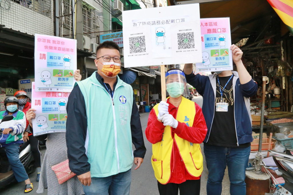 入口處皆有人員宣導落實防疫措施