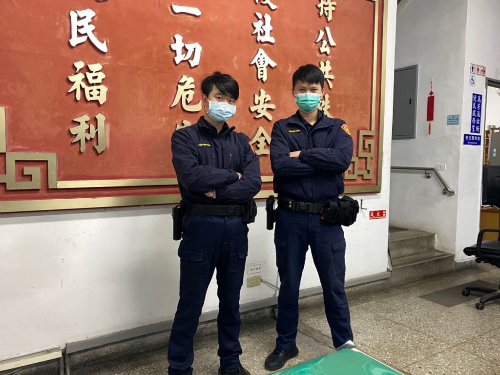文山第一分局萬芳派出所警員(左)陳致瑋， (右)李彥緯