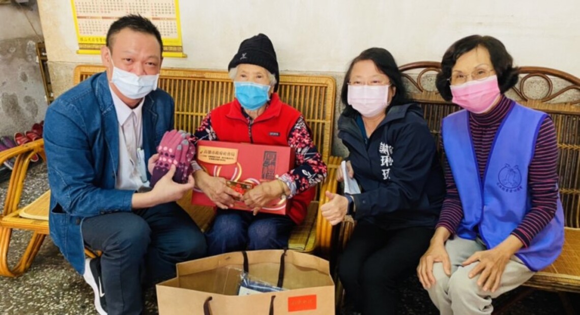 張副秘書長親送年節祝福 獨居長輩溫馨過好年