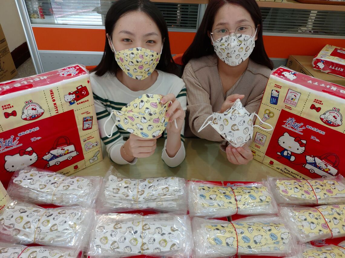 防疫鼓勵行動支付減少接觸 屏東中央市場與民族夜市送偶像明星衛生紙或口罩
