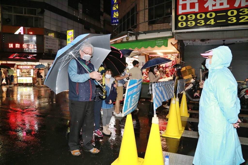 文化路夜市路口落實實名制