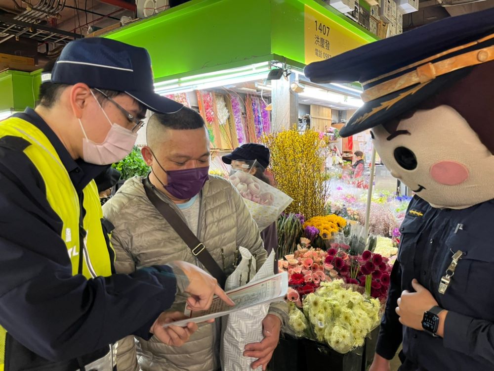 內湖警於臺北花市宣導情形