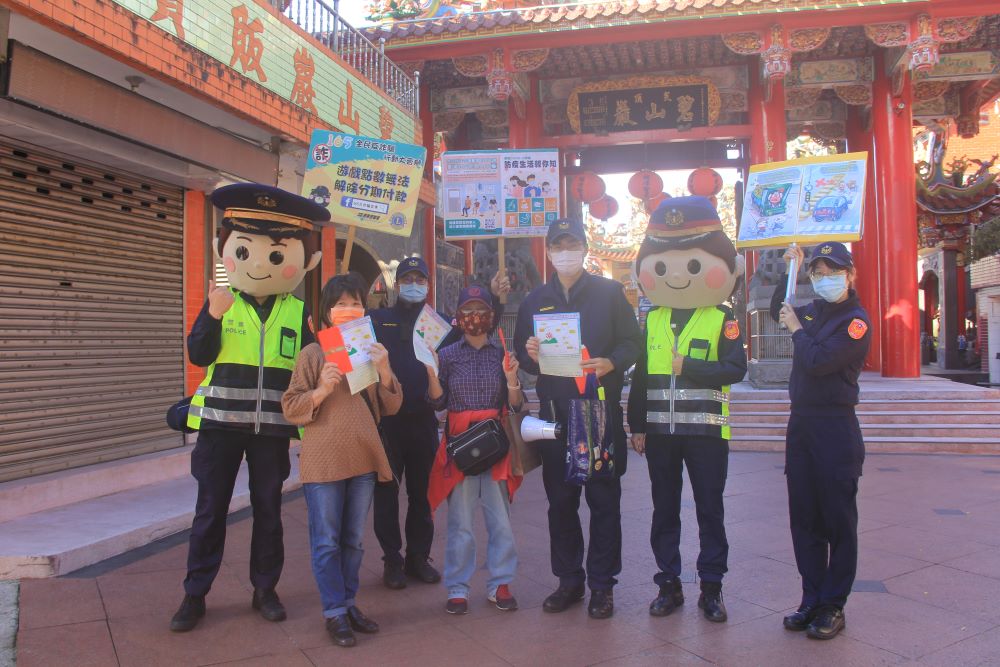 內湖警於碧山巖風景區宣導情形