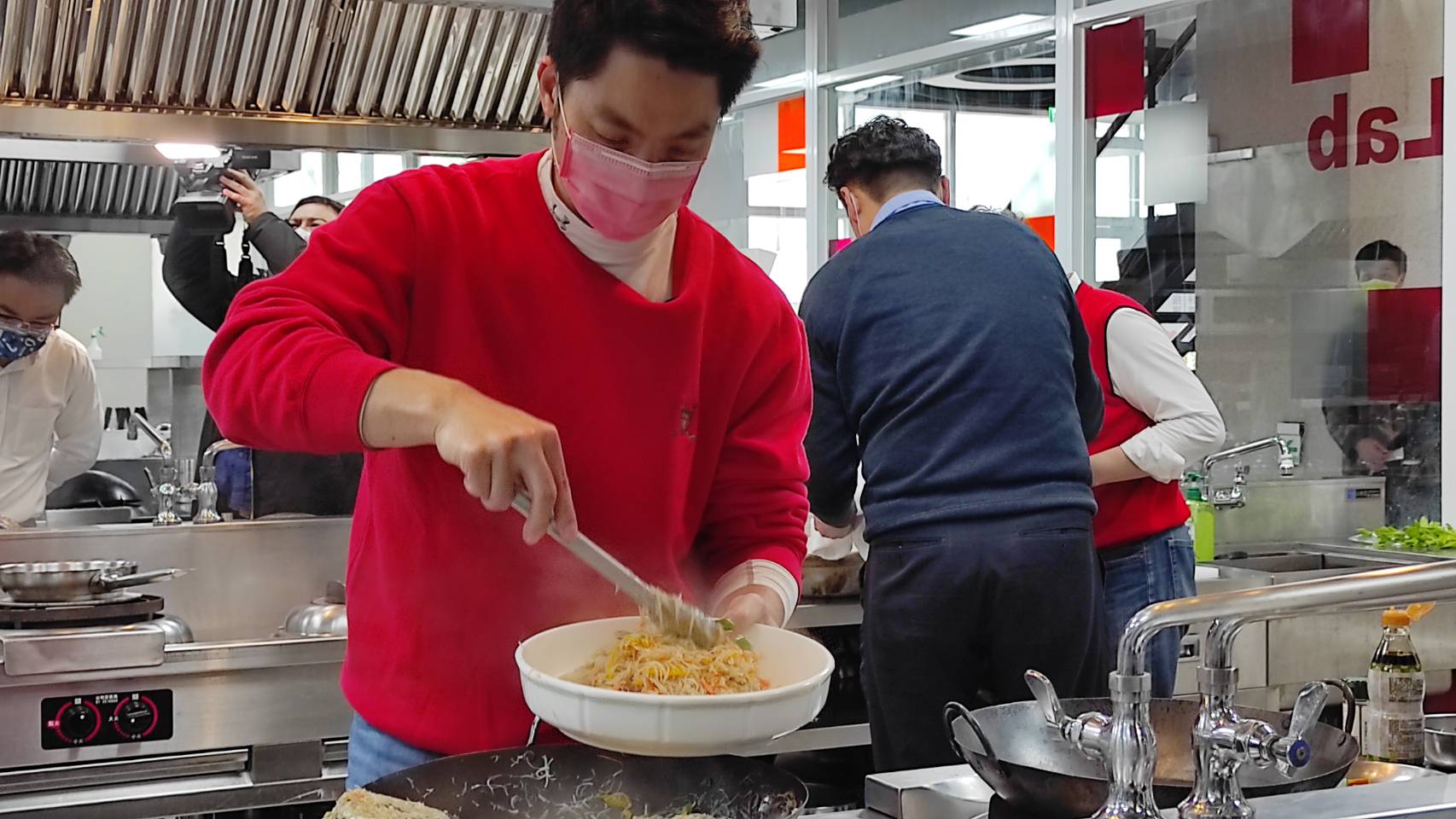 蔣萬安鄭正鈐洪孟楷拚鍋鏟 初二回娘家改男生下廚美食獻藝 45 1220038