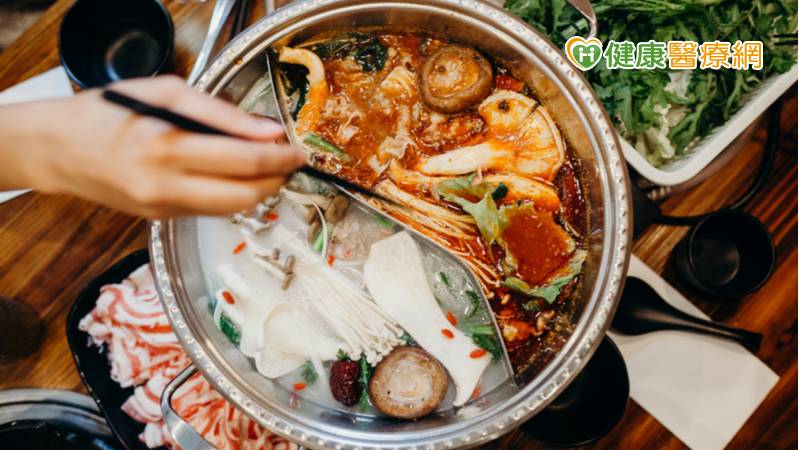 冬天吃鍋喝熱湯 當心燙出「口腔潰瘍」