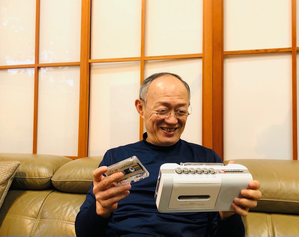 收到果陀劇場驚喜的金士傑喜樂之情全表現在臉上。（圖/果陀劇場提供）