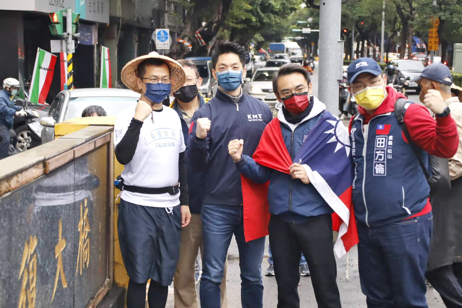400公里徒步謝票/羅智強升旗後出發 蔣萬安偕眾黨青現身陪同 62 273537728 491892305634065 3841837563373921315 n