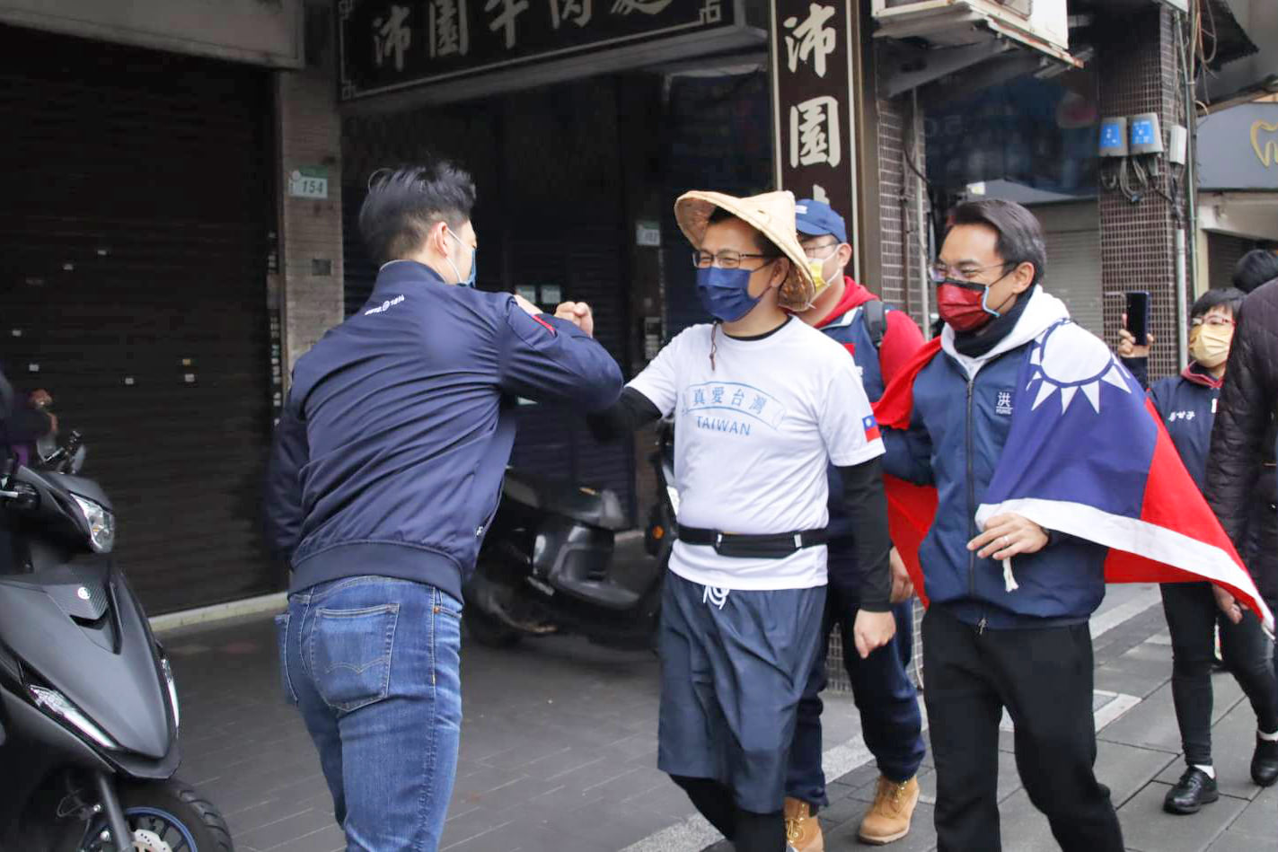 400公里徒步謝票/羅智強升旗後出發 蔣萬安偕眾黨青現身陪同 63 273389472 491892278967401 4487850008041295570 n