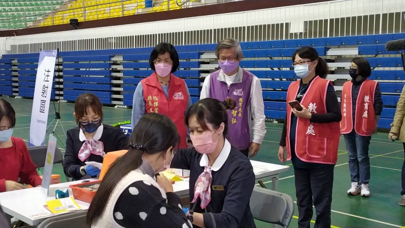 彰縣開學前拚防疫 三處接種站1200名教職員施打第三劑