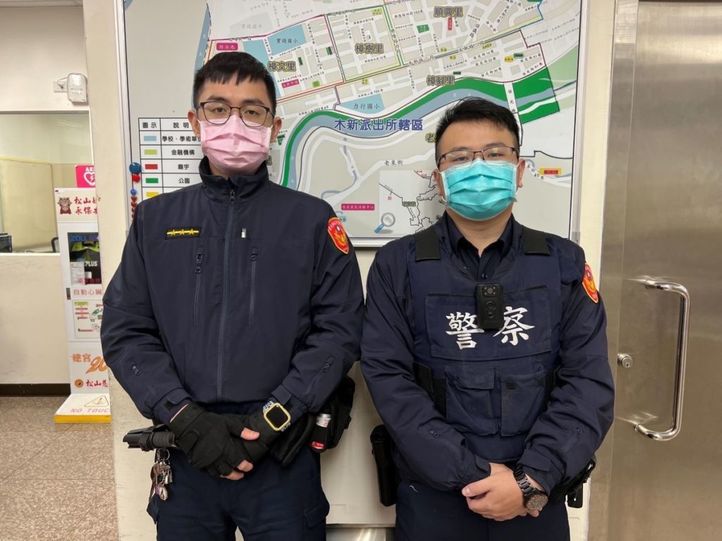 左警員呂楚霖、右警員洪一民