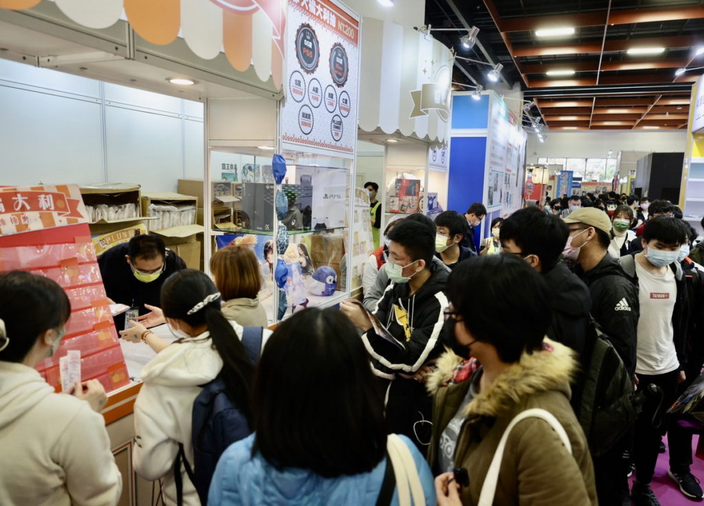 尖端攤位「人生勝利定番抽抽樂」買氣旺