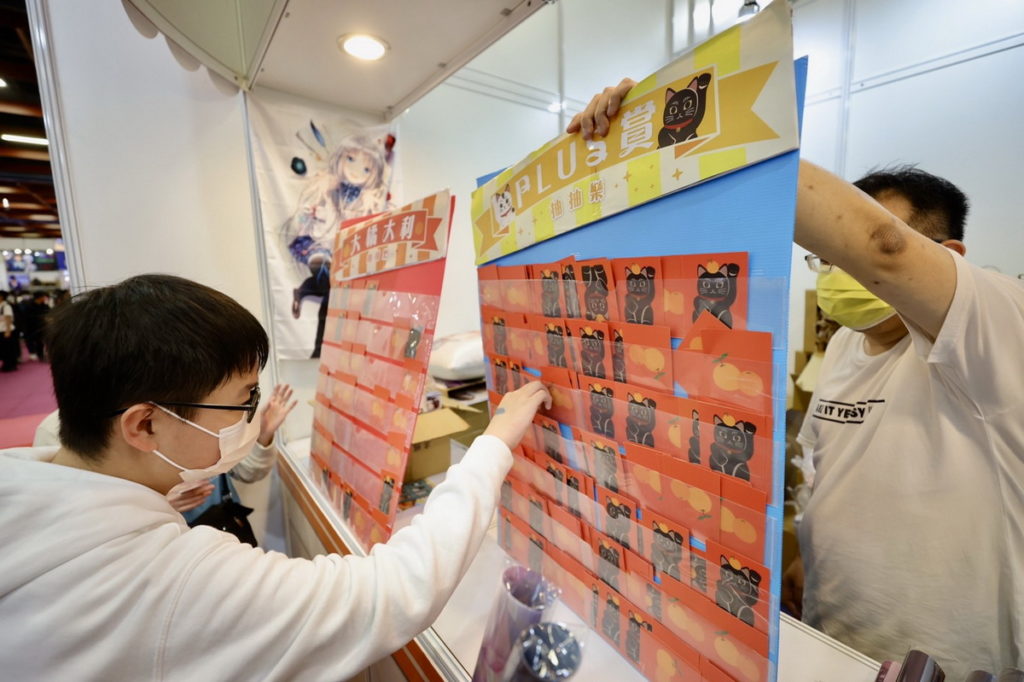尖端攤位「人生勝利定番抽抽樂」買氣旺