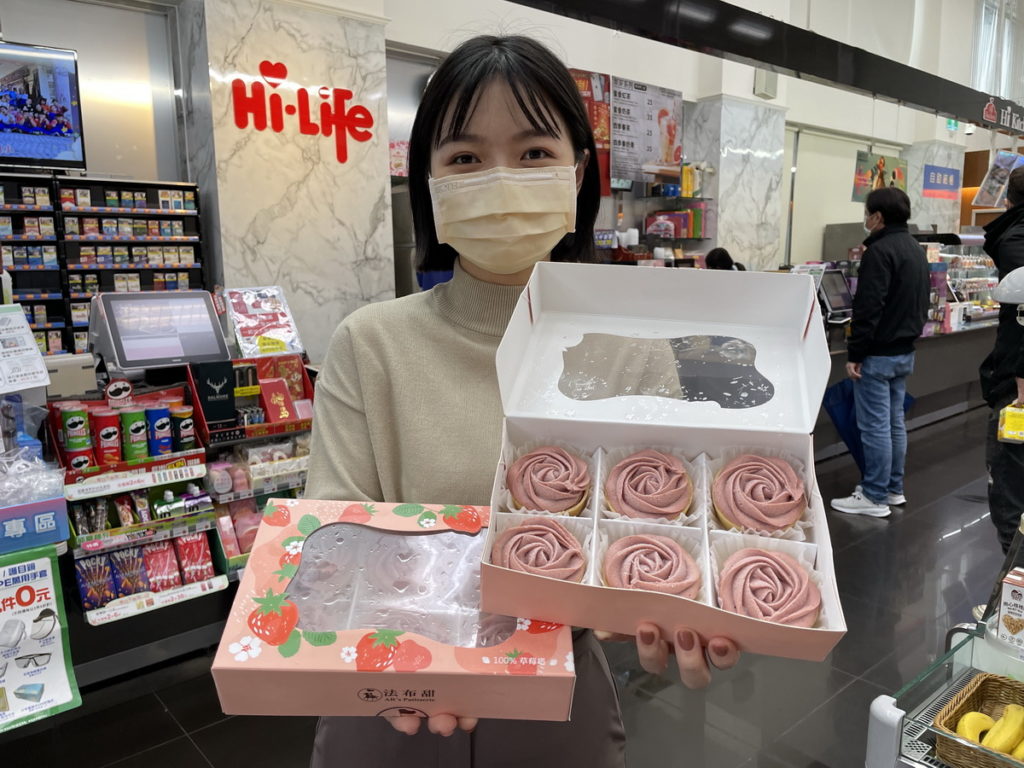 2月15日前,萊爾富於「幸福起手式」預購專刊推出法布甜100%草莓塔6入6盒,NT 2,460元