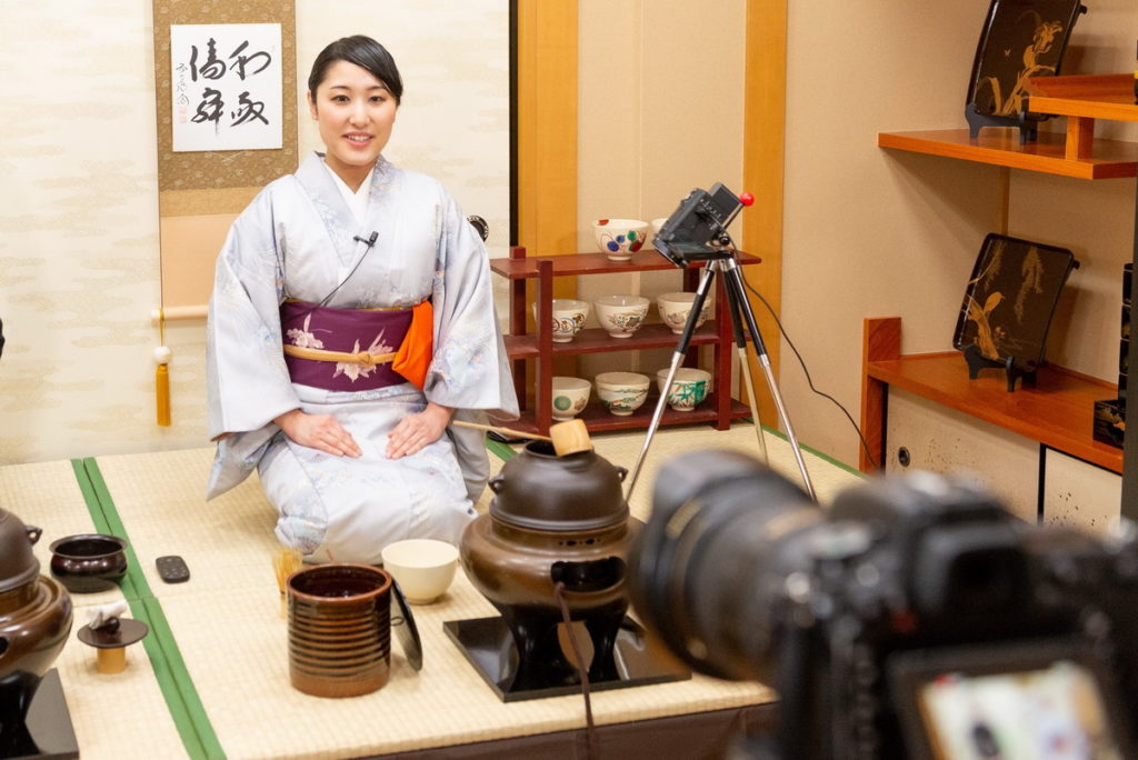 淺草「時代屋」提供人力車導覽之外,也設計日本茶道的線上導覽。(照片提供:Ⓒ時代屋)