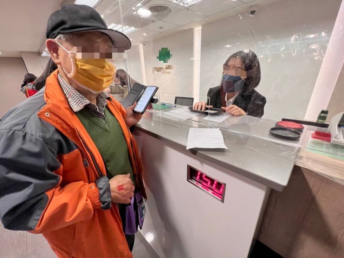 敘利亞女騙翁7萬元 員警苦勸不如買來「刮刮樂」解圍