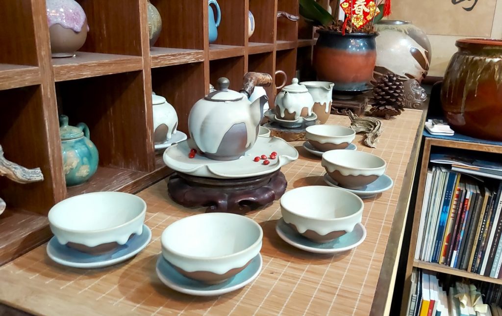 路慶麟生活陶近期作品《春》。(圖/陳惠玲攝影)