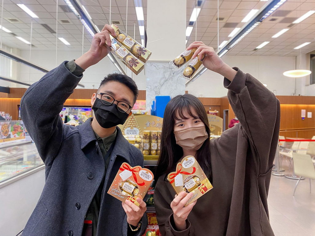 情人節到來,萊爾富推出多款巧克力限量優惠,2月14日前Hi-LIFE Line官方帳號也祭出好友獨享的金莎臻品三粒裝2件59元優惠(原價單件39元)。