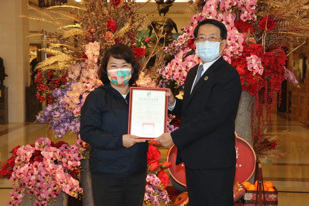 市長頒發環保標章使用證書