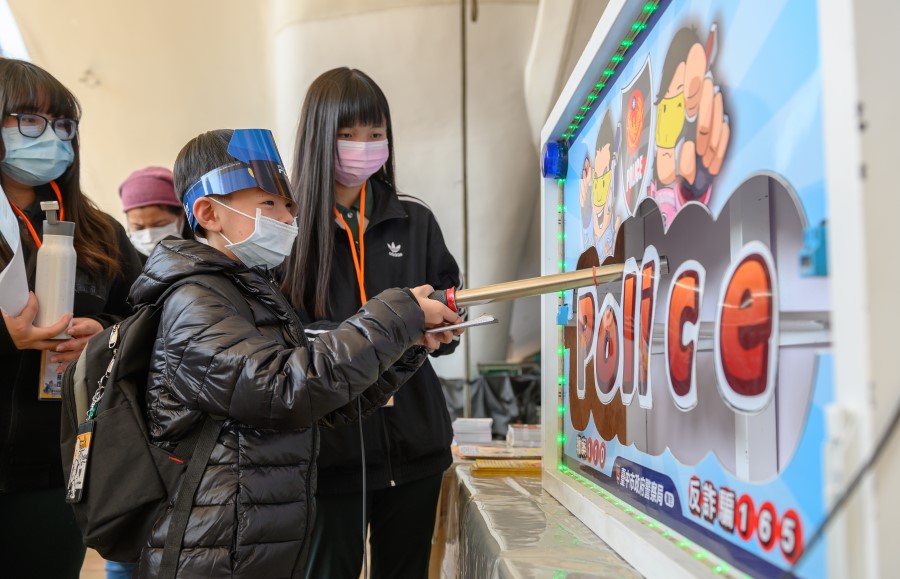 ▲燈會展區闖關小遊戲,歡迎大、小朋友來闖關,成為小小樂高警長 (圖/台中市警察局 提供)