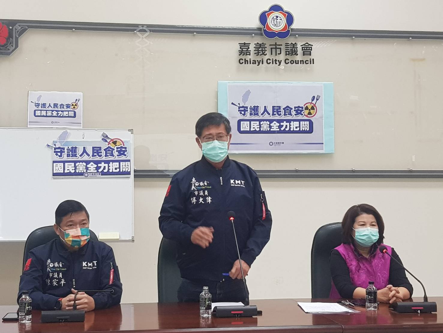 圖片說明:市議員傅大偉捍衛食的安全,提案要求禁止核食進入嘉義地區。(記者劉治強攝)