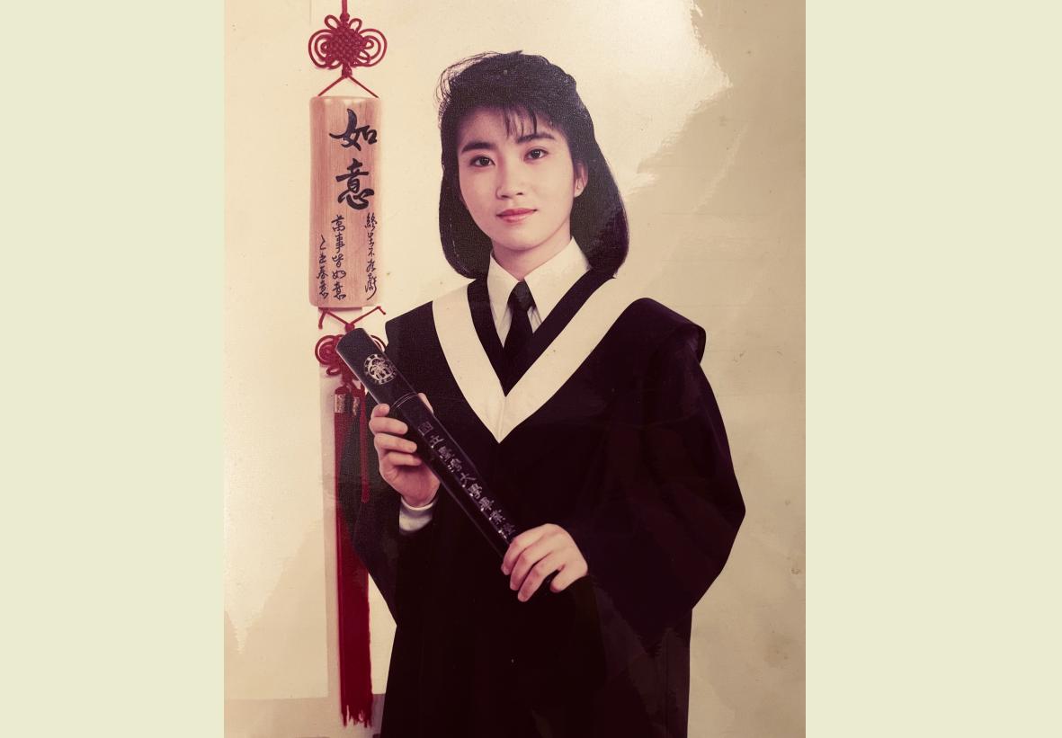 屏東初選三強廝殺!周春米公布30年前未修圖學生照 76 屏東初選三強廝殺!周春米公布30年前未修圖學生照