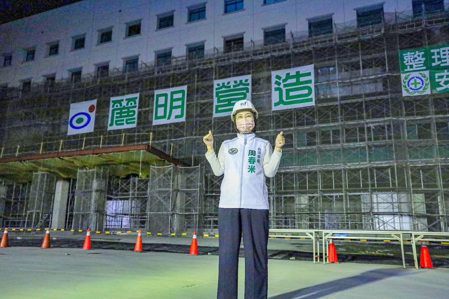 屏東初選三強廝殺!周春米公布30年前未修圖學生照 78 屏東初選三強廝殺!周春米公布30年前未修圖學生照