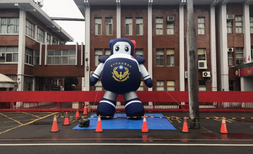 ▲男女霹靂戰警走卡娃伊風,歡迎市民帶小朋友來打卡喔! (圖/台中豐原分局 提供)