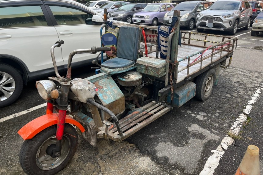 ▲拼裝三輪車違規上路,警方依法開罰並當場沒入車輛 (圖/台中市警察局 提供)