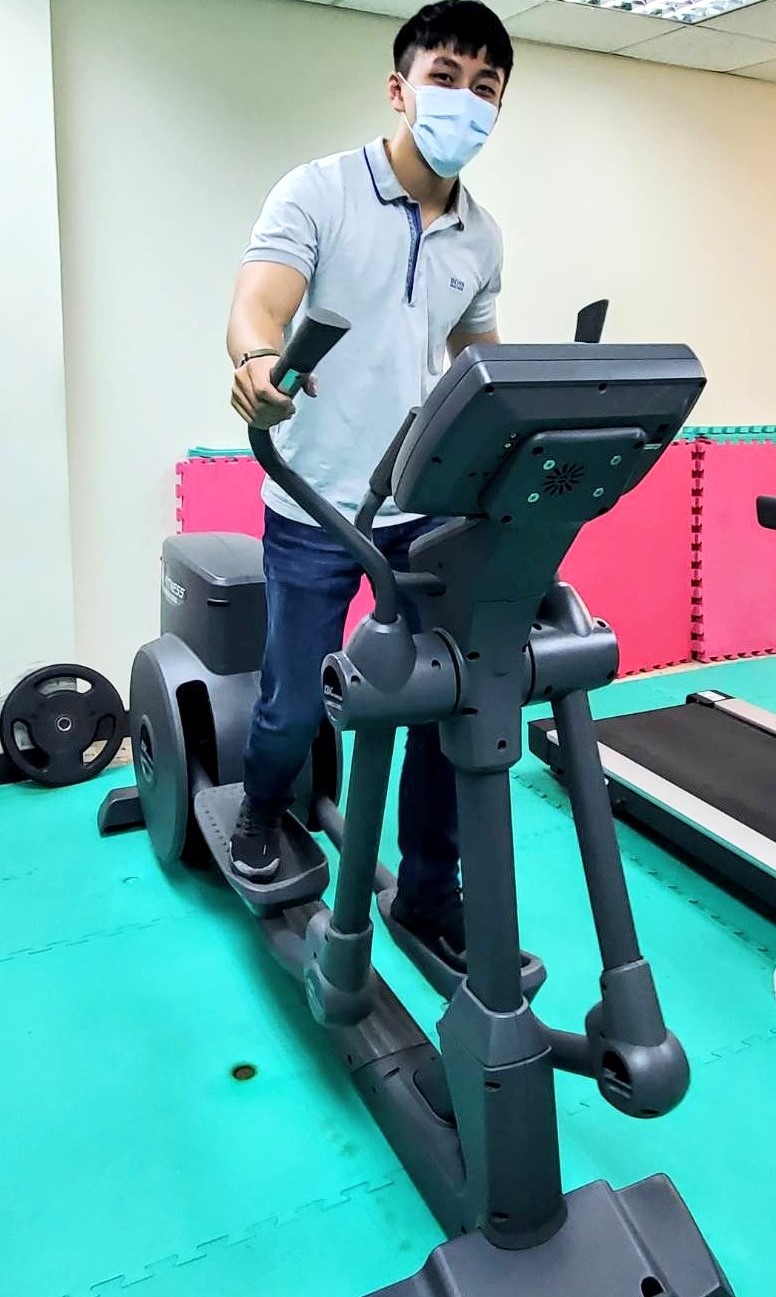 ▲此批健身器材包含各式啞鈴及滑步機等設備,提供員警在駐地就可運動健身 (圖/台中市警察局 提供)