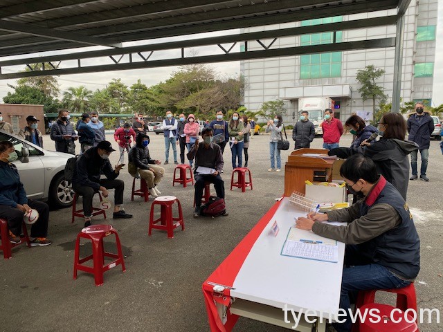 桃園分署拍賣會民眾搶標 豐田汽車喊標37次拍定 12 拍賣車輛現場