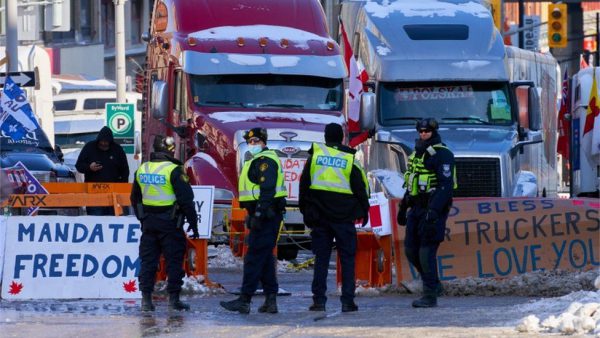 「現在就離開!」加拿大皇家騎警對卡車司機下通牒,並要求凍結加密捐款帳戶