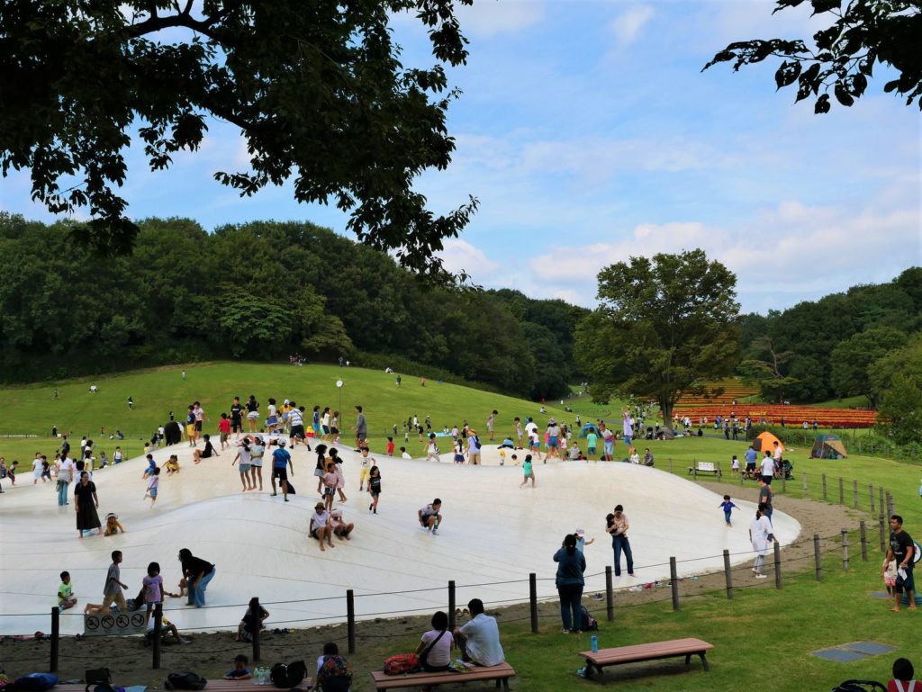 日本最大型的氣墊彈床PONPOKO山-國營武藏丘陵森林公園