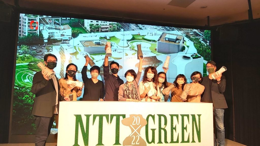 歌劇院藝術總監邱瑗、副總監汪虹,以及核心團隊八位部門經理合影。(圖/陳惠玲攝影)