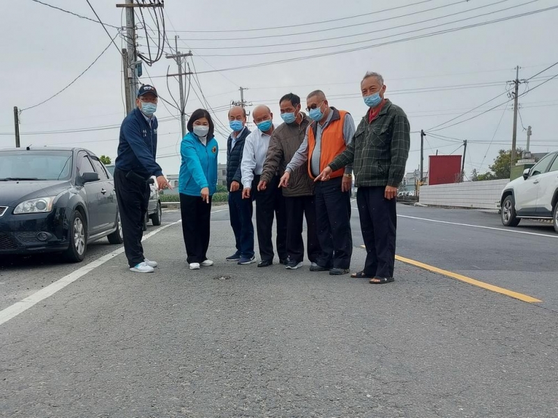 籌措近3千萬元 張麗善會勘元長等地道路改善工程