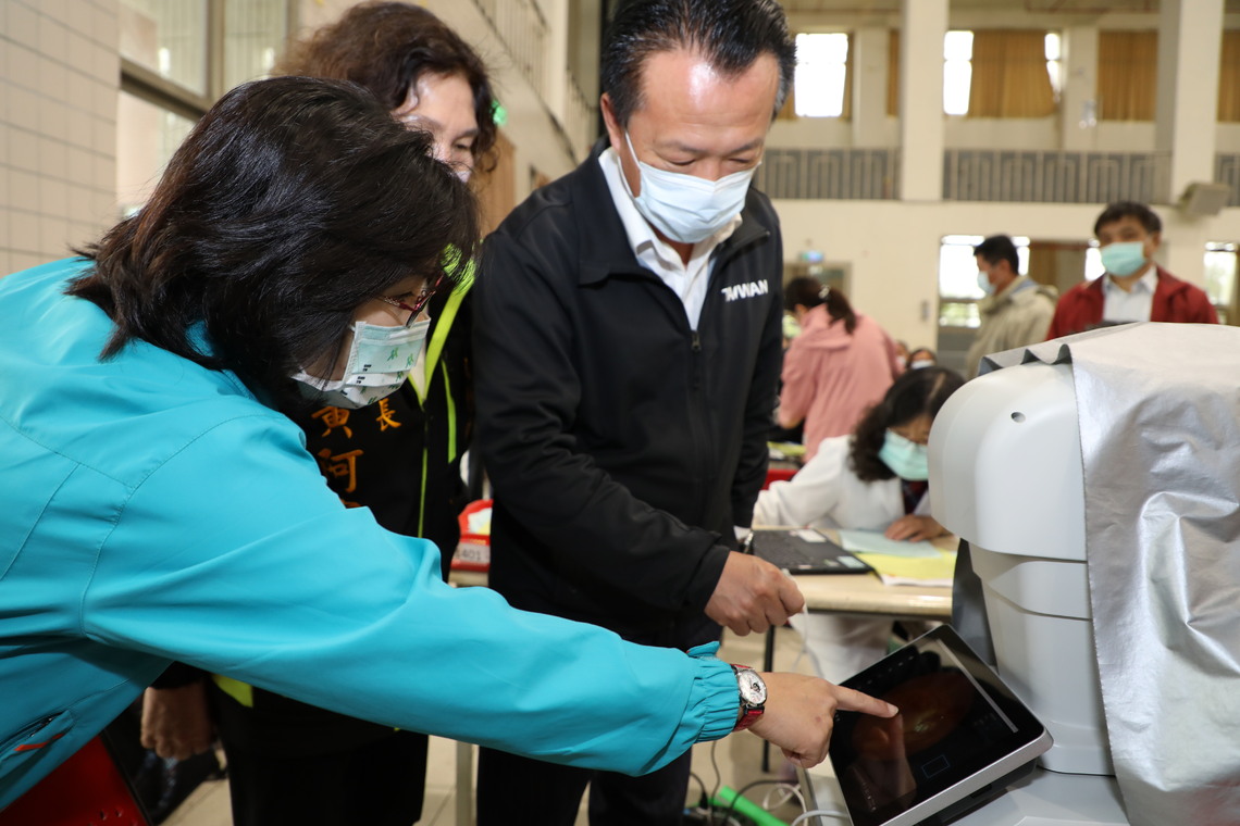 免散瞳3D全自動眼底機看顧老序大目瞅ㄟ健康