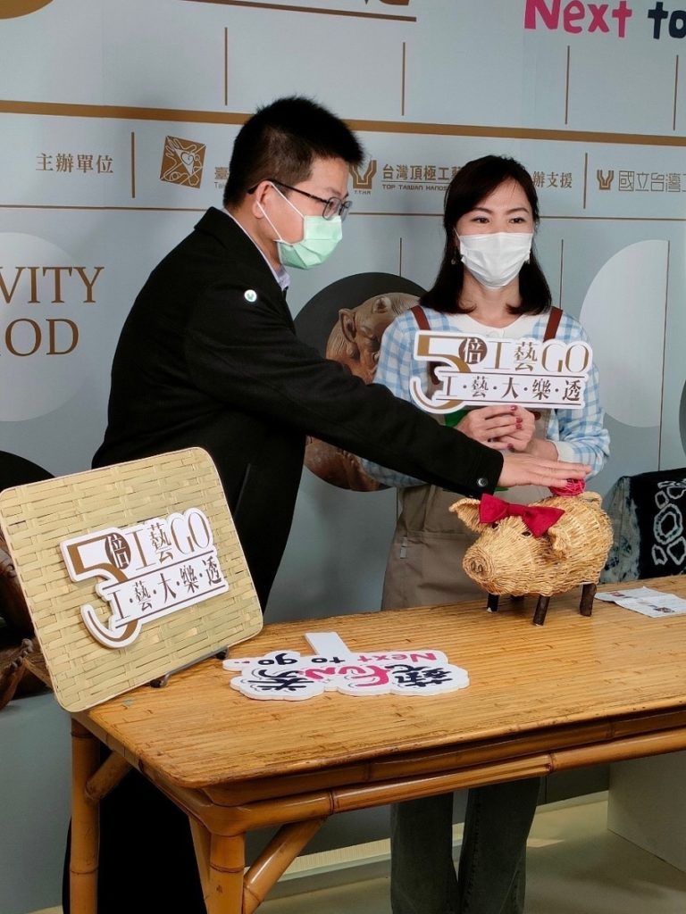 工藝家現場抽獎情形。(圖/工藝中心提供)