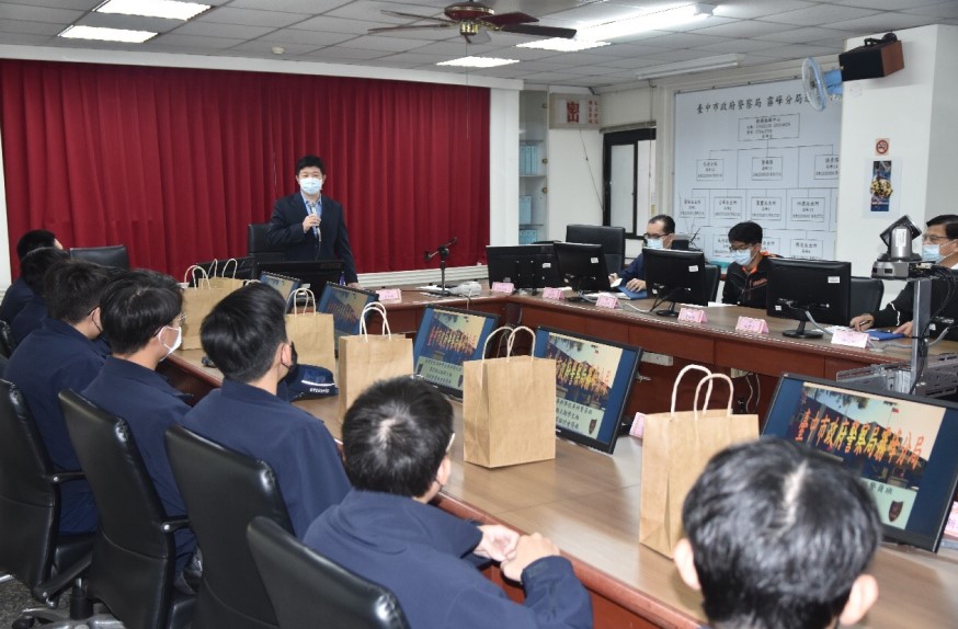 ▲霧峰分局長李建興於座談會中勉勵警專生力軍,要膽識與專業兼備、勇於接受挑戰 (圖/台中霧峰分局 提供)
