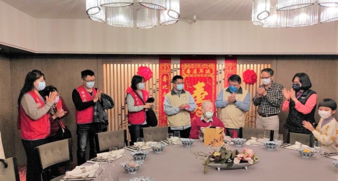 高市榮服處慶祝百歲人瑞陳伯伯