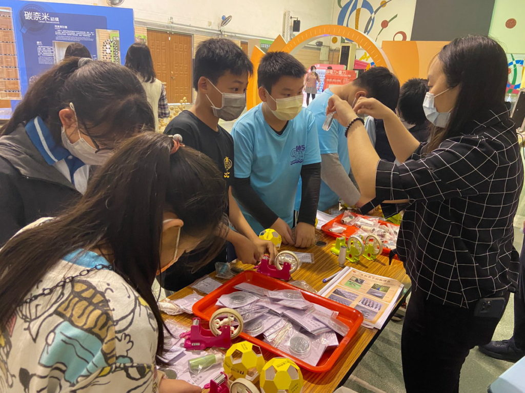 科普教育 奈米特展 港坪國小展出