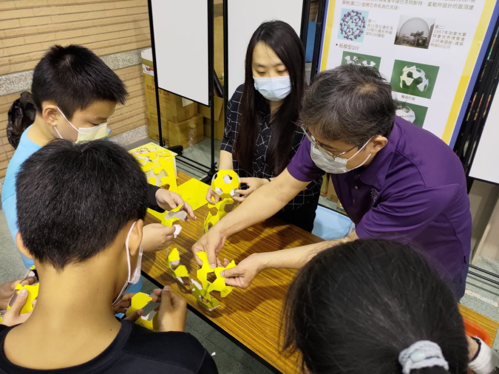 科普教育 奈米特展 港坪國小展出