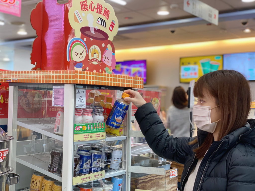 7-ELEVEN整合三大結構:「保暖織品」、「熱罐飲品」、「暖心食品」,主推保暖商品一站購足