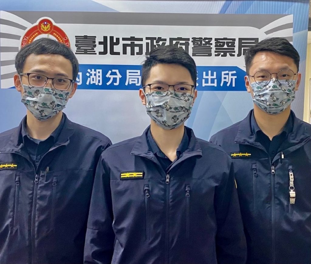 西湖派出所警員黃柏荏(左)、所長陳毅樺(中)、警員楊博淵(右)