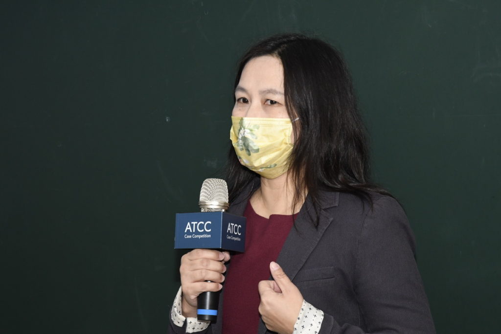 家樂福-企業社會責任暨溝通總監暨家樂福文教基金會 林夢紹 公關經理分享