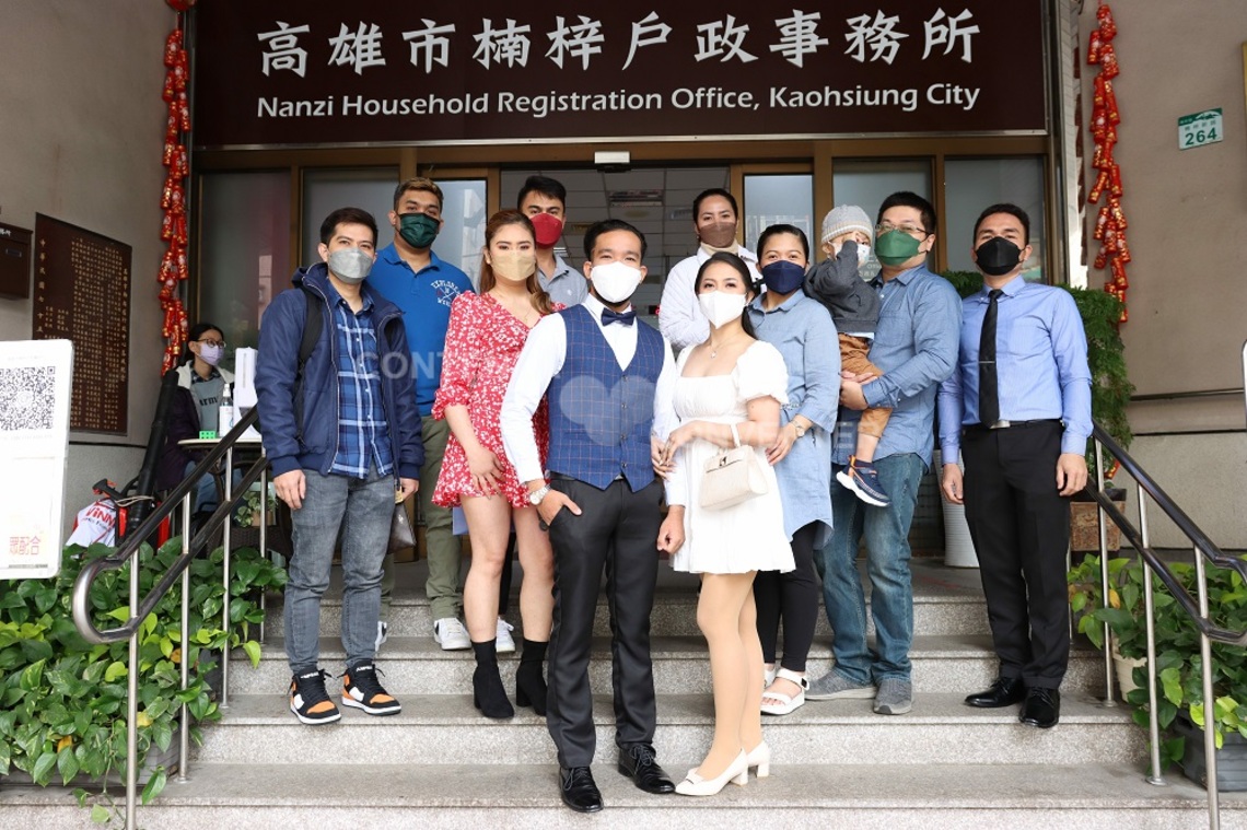 相愛在高雄   楠梓戶政協助菲籍情侶完成終身大事