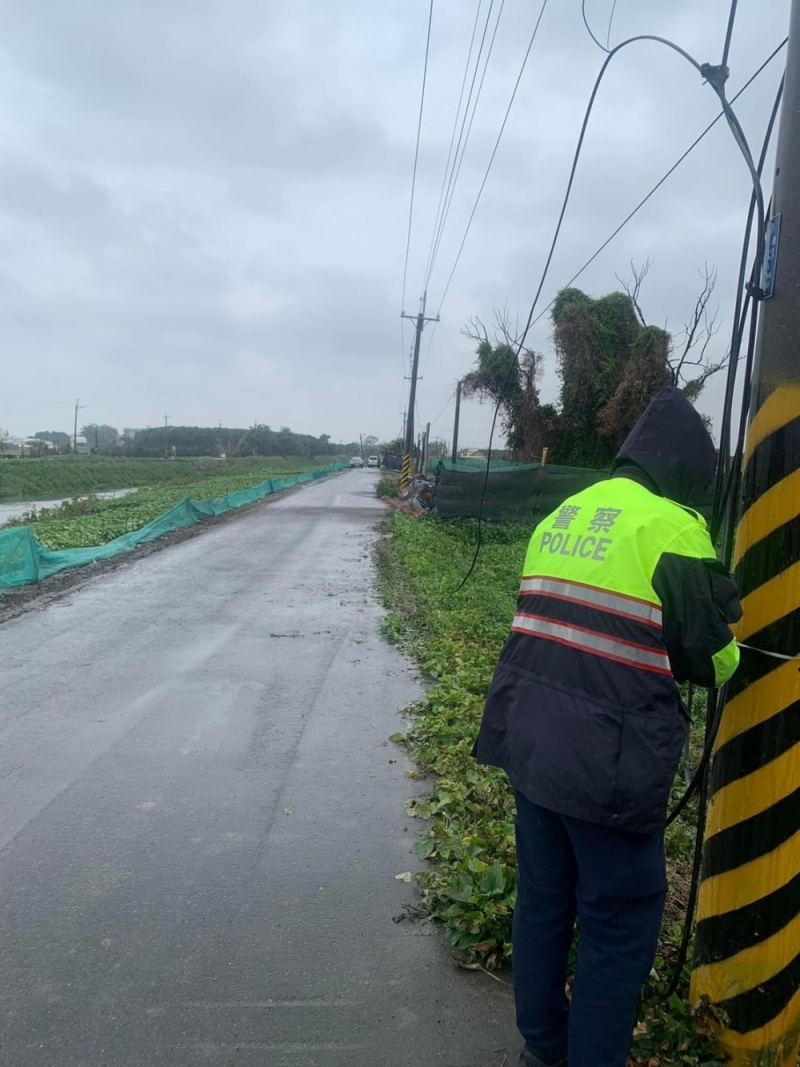 有線電視訊號線斷落 油車警迅速排除