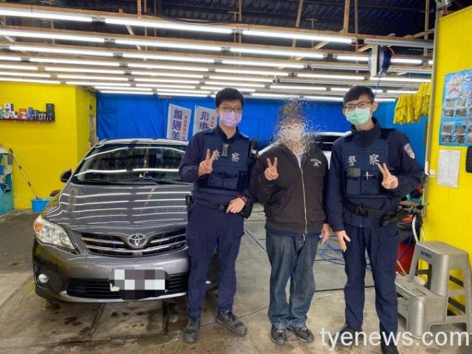 龜山分局大林派出所員警,順利協助老翁找到車輛,結束件烏龍報案。圖:警方提供 龜山分局大林派出所員警,順利協助老翁找到車輛,結束件烏龍報案。圖:警方提供