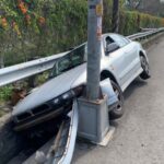 ▲三義鄉臺13線伯公坑路段,駕駛人因分心撿拾車內掉落物品而發生車禍 (圖/苗栗縣警察局 提供)
