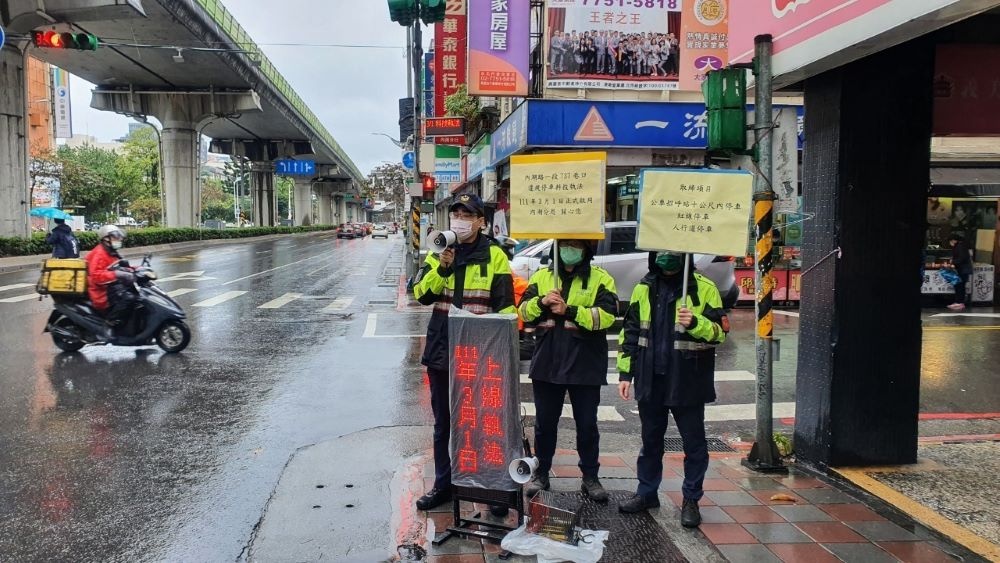 內湖警於內湖路1段739號前宣導情形